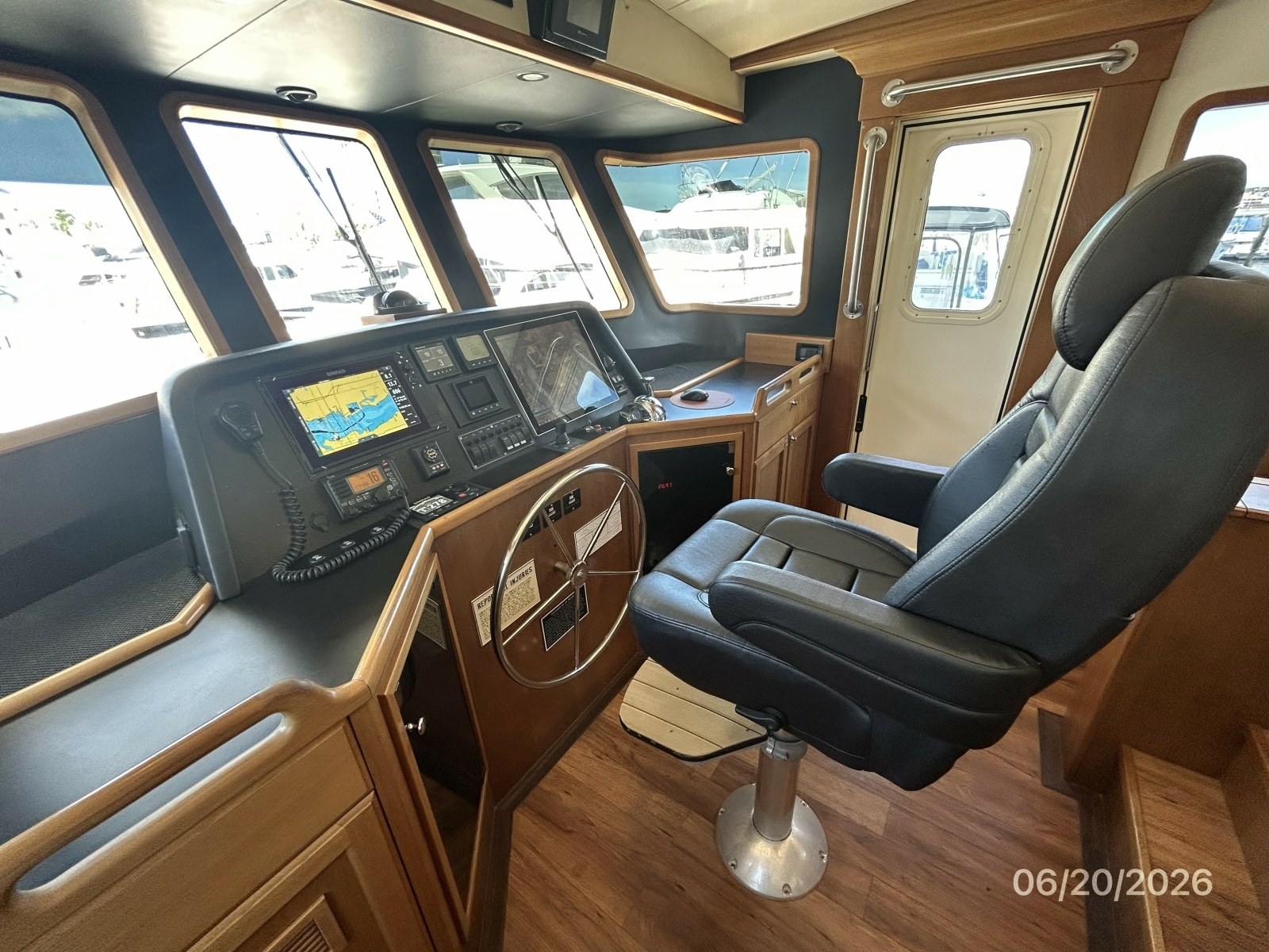 45' Northwest pilothouse helm2