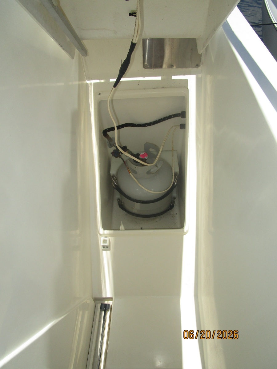 45' Northwest propane locker
