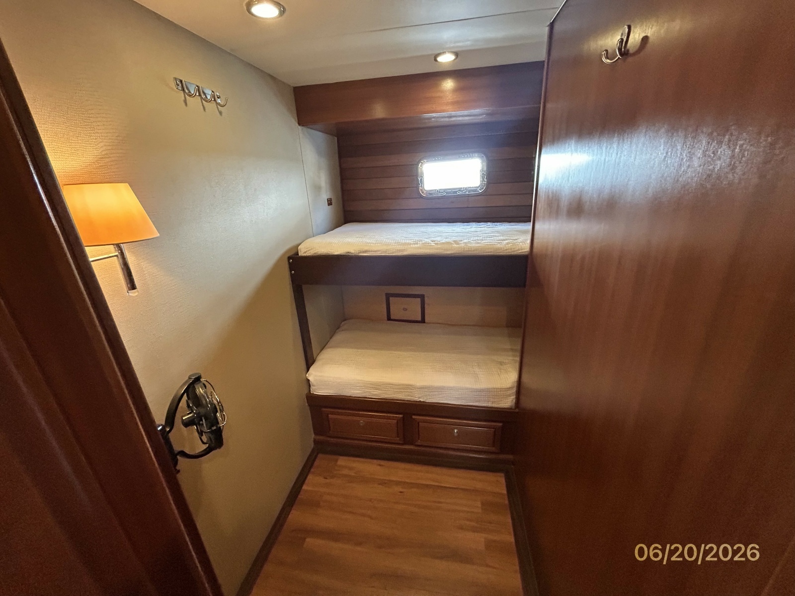 45' Northwest guest stateroom