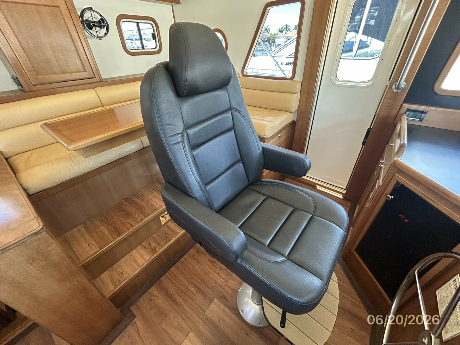 45' Northwest pilothouse helmseat