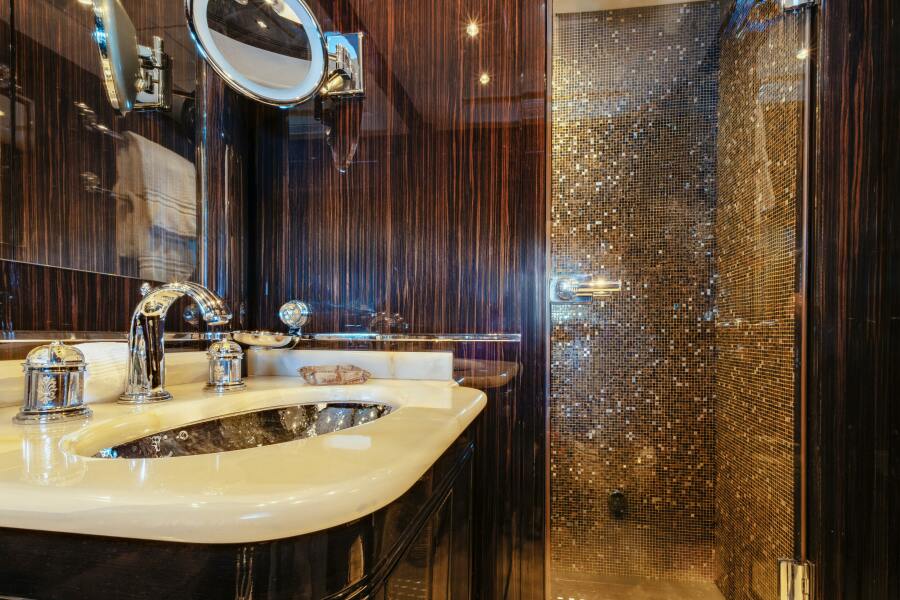 130' 2007 Overmarine Mangusta 130