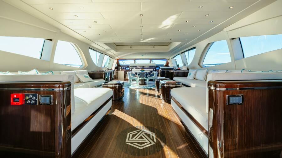 130' 2007 Overmarine Mangusta 130