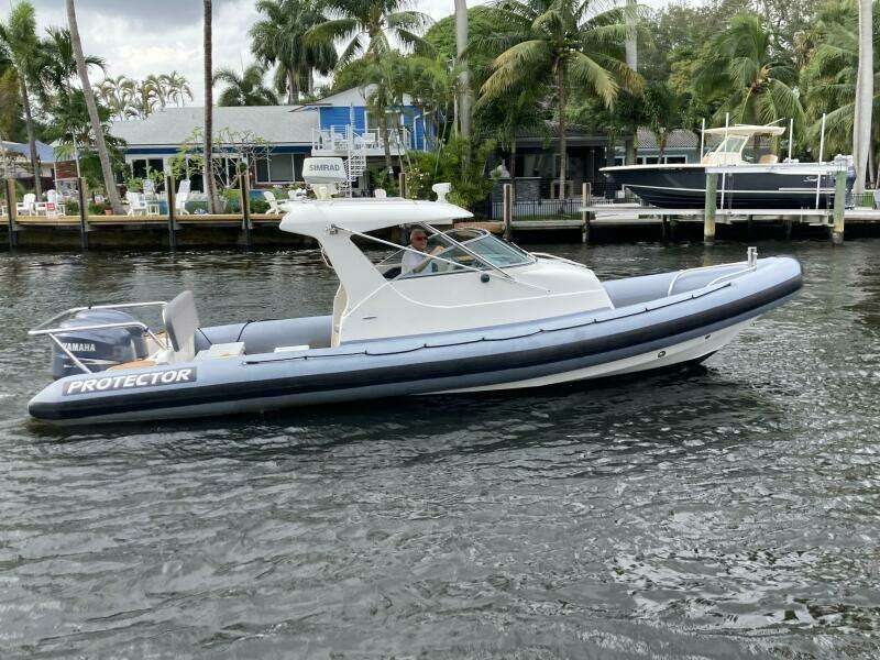 28' Protector 2002, TRUER