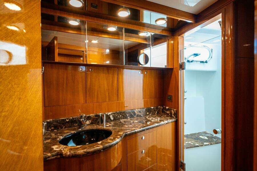 MEMORY BANK 80ft Ocean Alexander Yacht For Sale