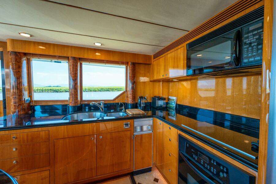 MEMORY BANK 80ft Ocean Alexander Yacht For Sale