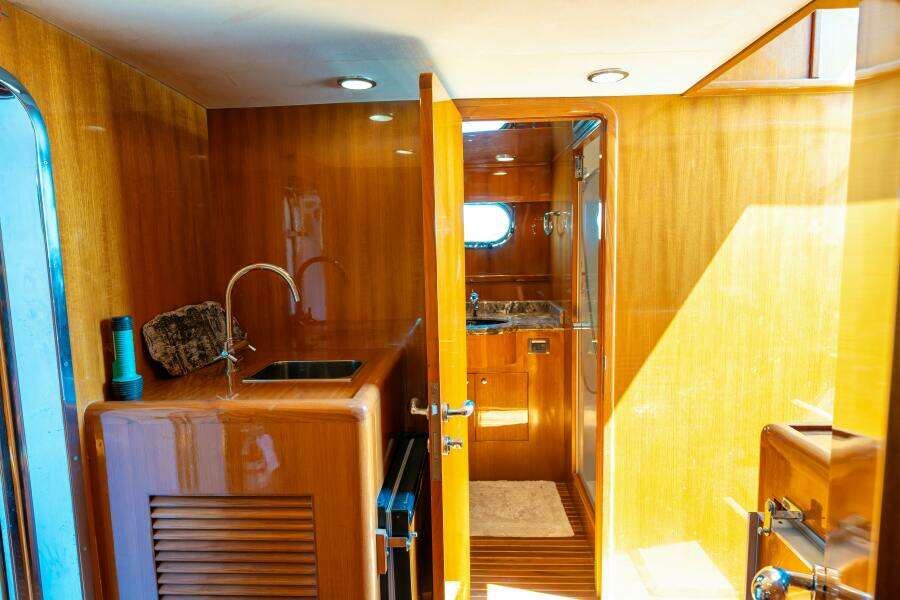 MEMORY BANK 80ft Ocean Alexander Yacht For Sale