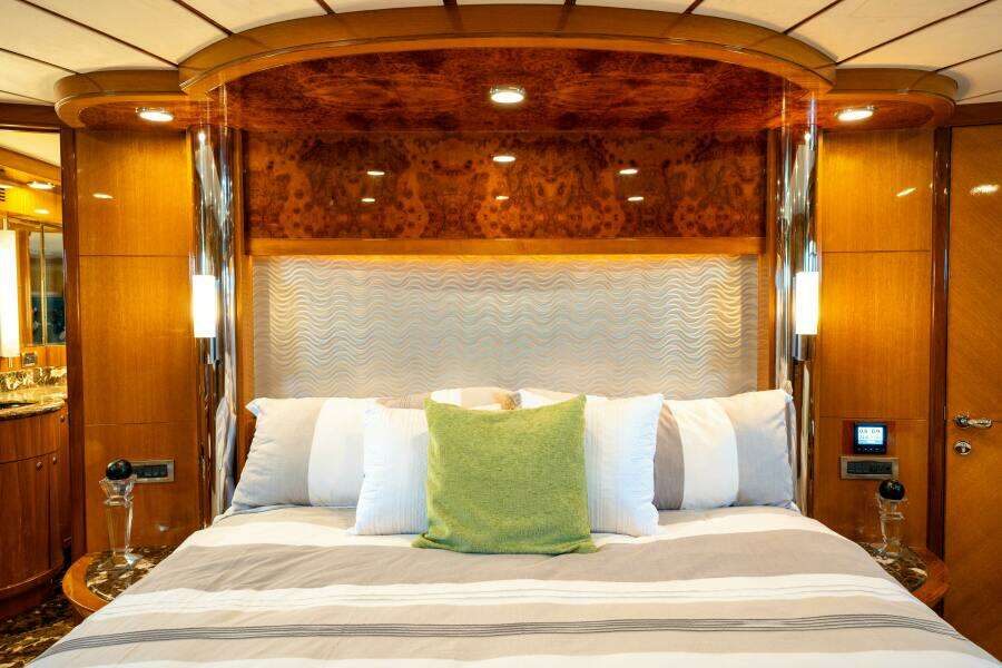 MEMORY BANK 80ft Ocean Alexander Yacht For Sale