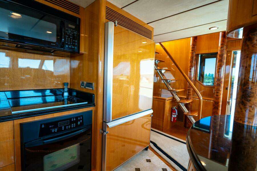 MEMORY BANK 80ft Ocean Alexander Yacht For Sale