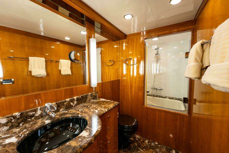 MEMORY BANK 80ft Ocean Alexander Yacht For Sale