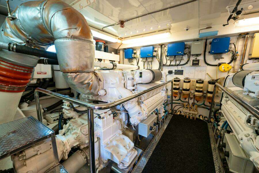 MEMORY BANK 80ft Ocean Alexander Yacht For Sale