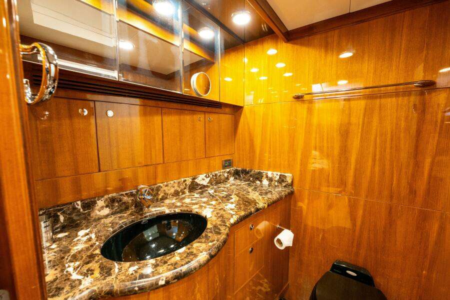 MEMORY BANK 80ft Ocean Alexander Yacht For Sale