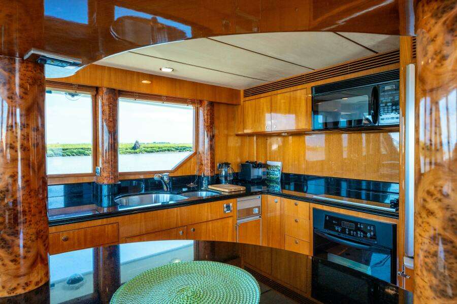 MEMORY BANK 80ft Ocean Alexander Yacht For Sale