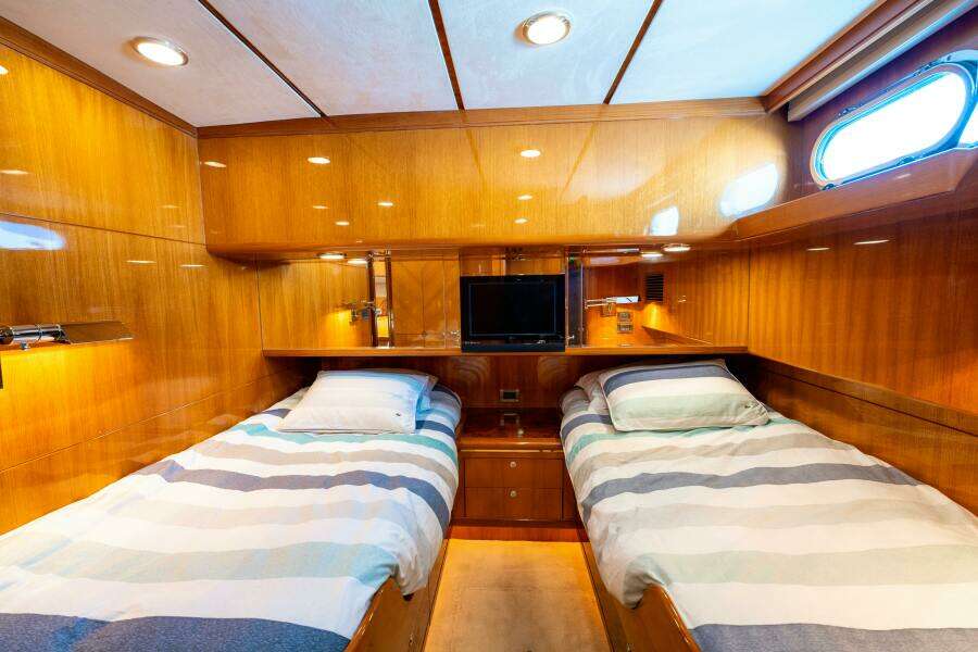 MEMORY BANK 80ft Ocean Alexander Yacht For Sale