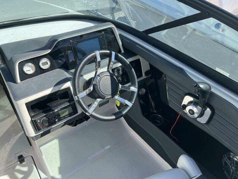 25ft Regal Yacht For Sale