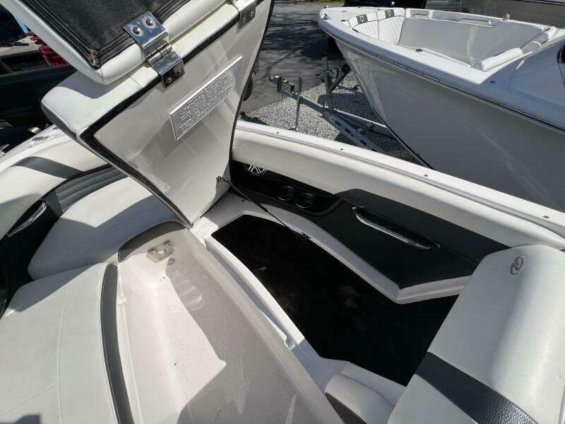 25ft Regal Yacht For Sale