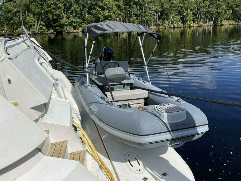 76 2007 Marquis 55 Tender 7