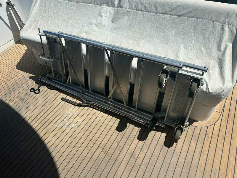 69 2007 Marquis 55 Exterior Ladder
