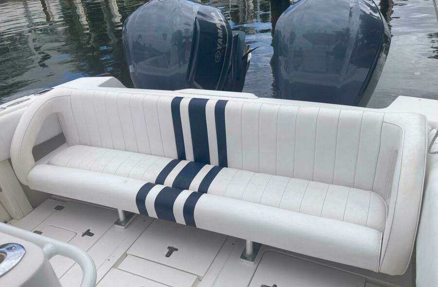 32ft Intrepid Yacht For Sale