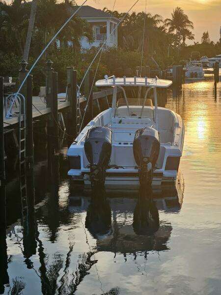32ft Intrepid Yacht For Sale