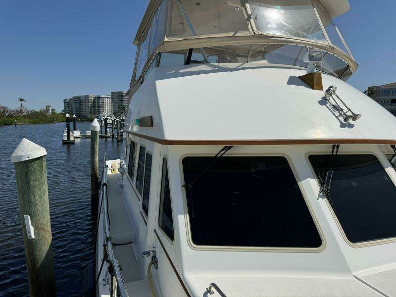 56 2005 Sabreline 47 Exterior Looking Aft