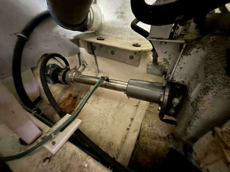 51 2005 Sabreline 47 Engine Room