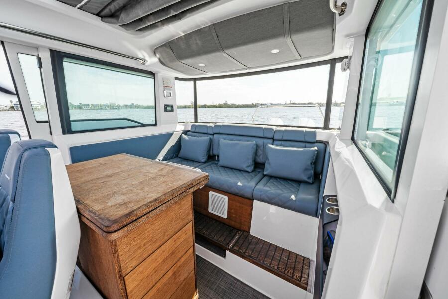 37' 2022 Axopar 37 XC Cross Cabin