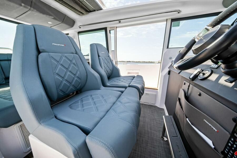 37' 2022 Axopar 37 XC Cross Cabin