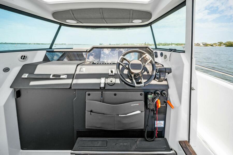 37' 2022 Axopar 37 XC Cross Cabin