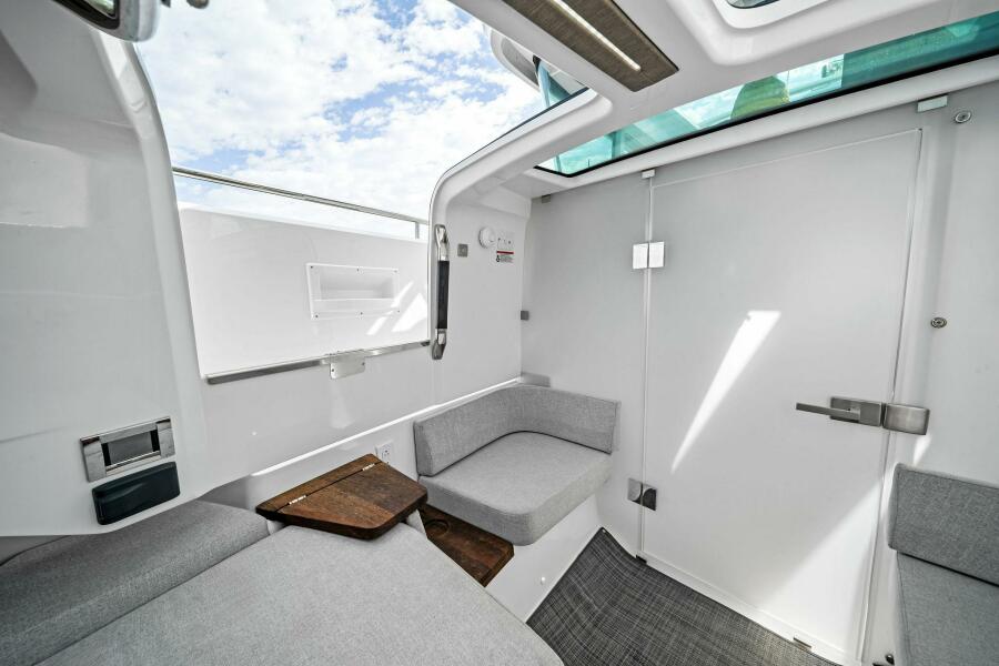 37' 2022 Axopar 37 XC Cross Cabin