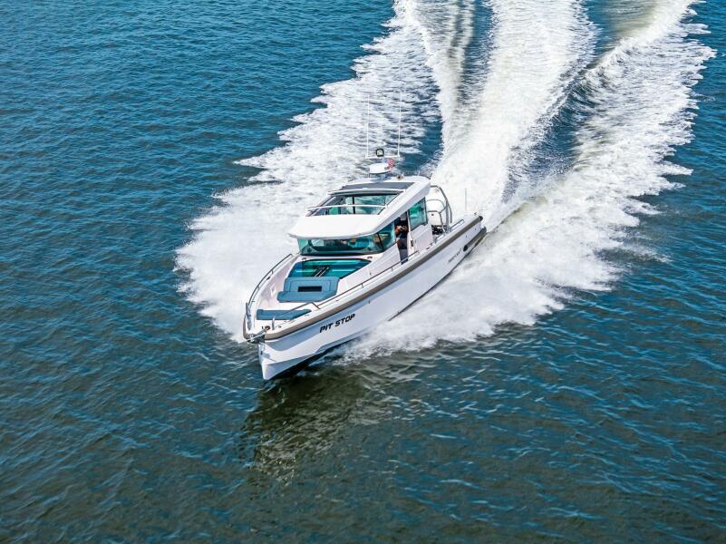 2022 Axopar 37 XC Cross Cabin
