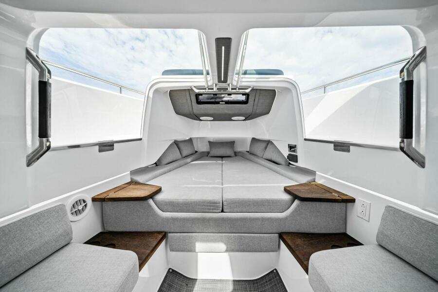 37' 2022 Axopar 37 XC Cross Cabin