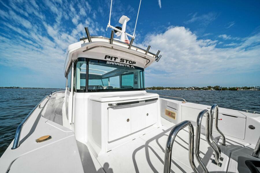 37' 2022 Axopar 37 XC Cross Cabin