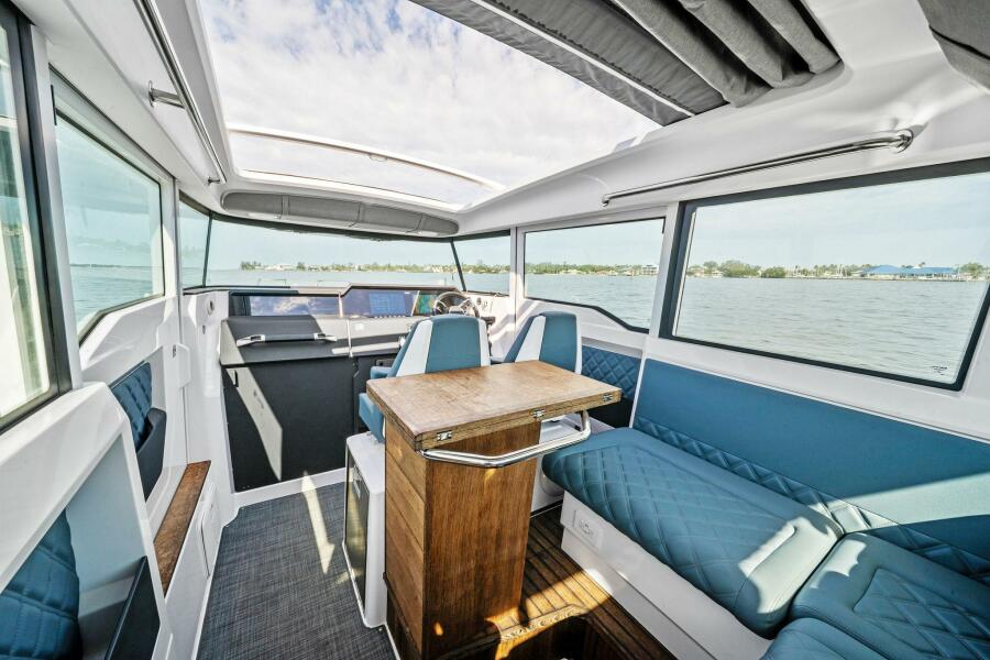 37' 2022 Axopar 37 XC Cross Cabin