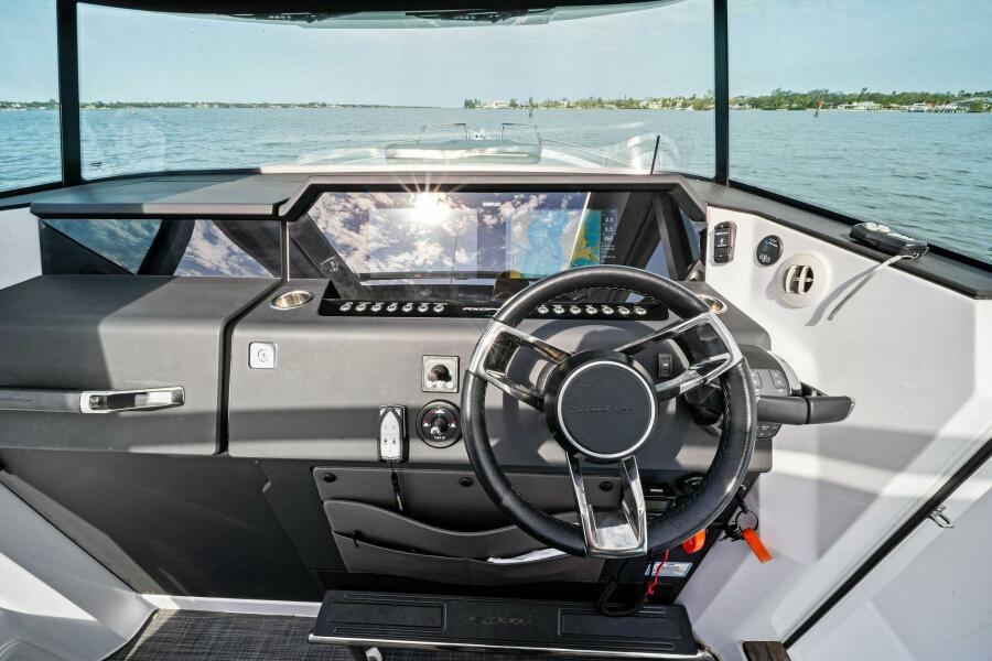 37' 2022 Axopar 37 XC Cross Cabin