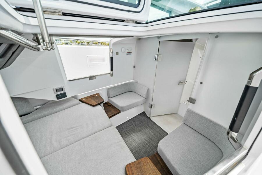 37' 2022 Axopar 37 XC Cross Cabin