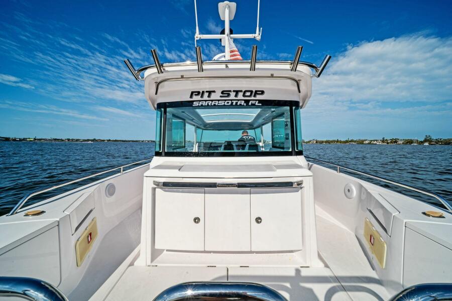 37' 2022 Axopar 37 XC Cross Cabin