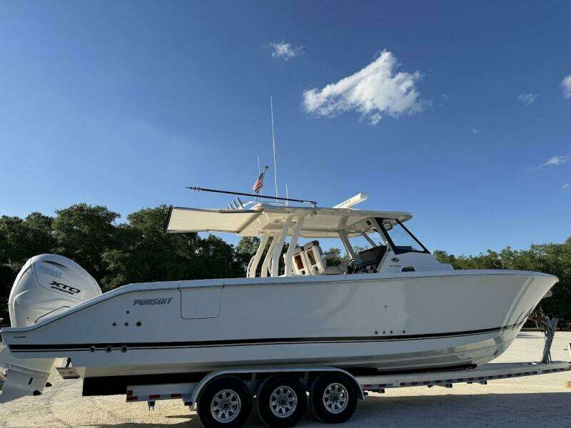 35ft Pursuit Yacht For Sale