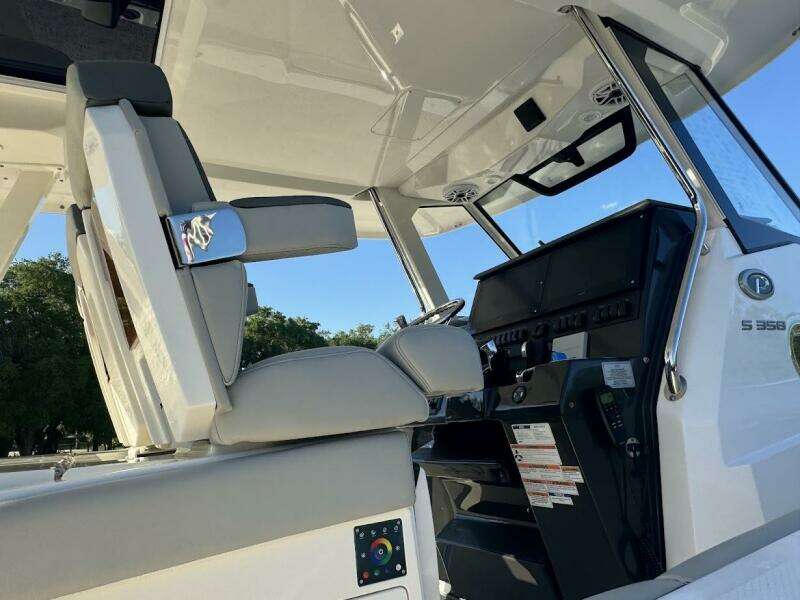 35ft Pursuit Yacht For Sale