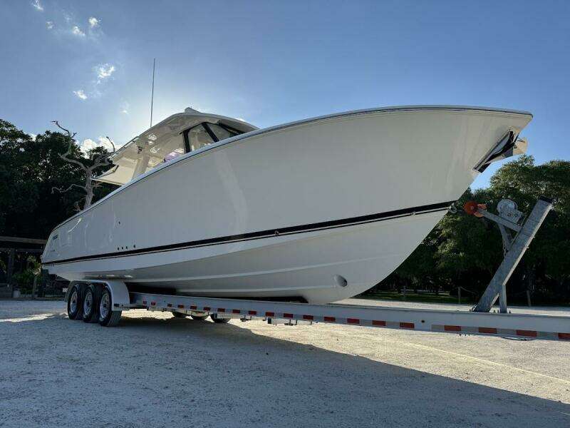 35ft Pursuit Yacht For Sale
