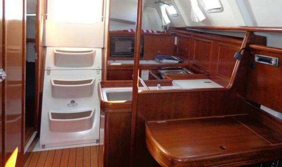 Querida 33ft Beneteau Yacht For Sale