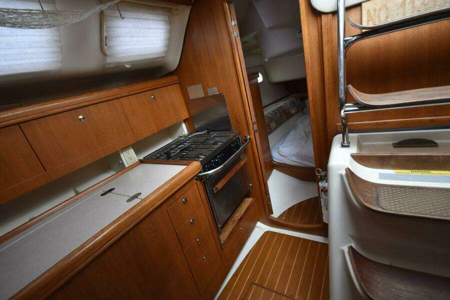 Pirate Shantey 38ft Hunter Yacht For Sale