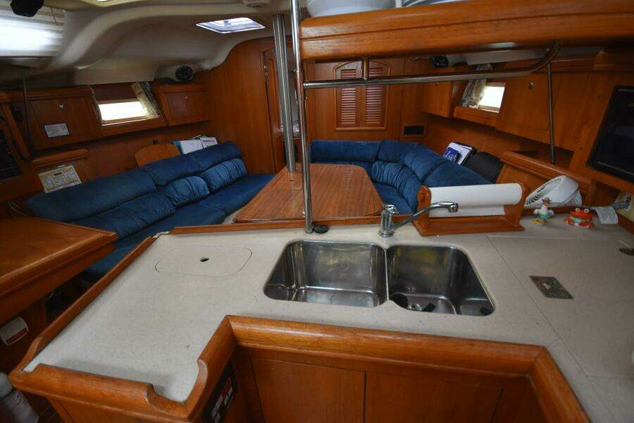 Pirate Shantey 38ft Hunter Yacht For Sale