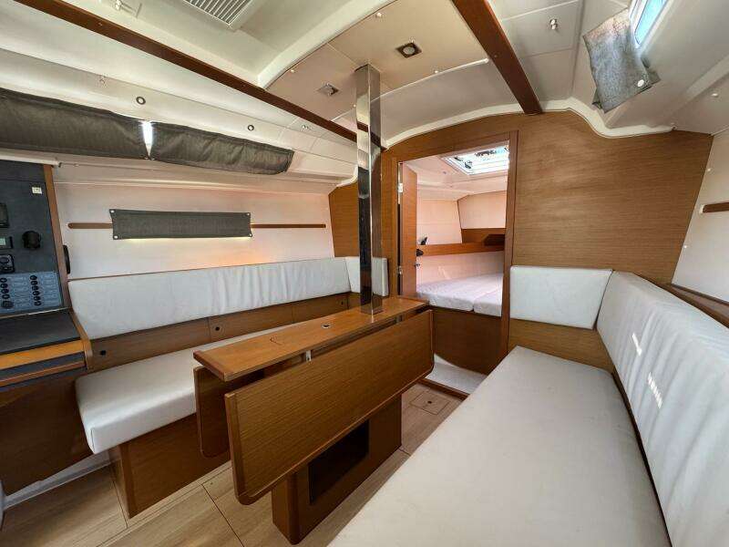 34ft Jeanneau Yacht For Sale