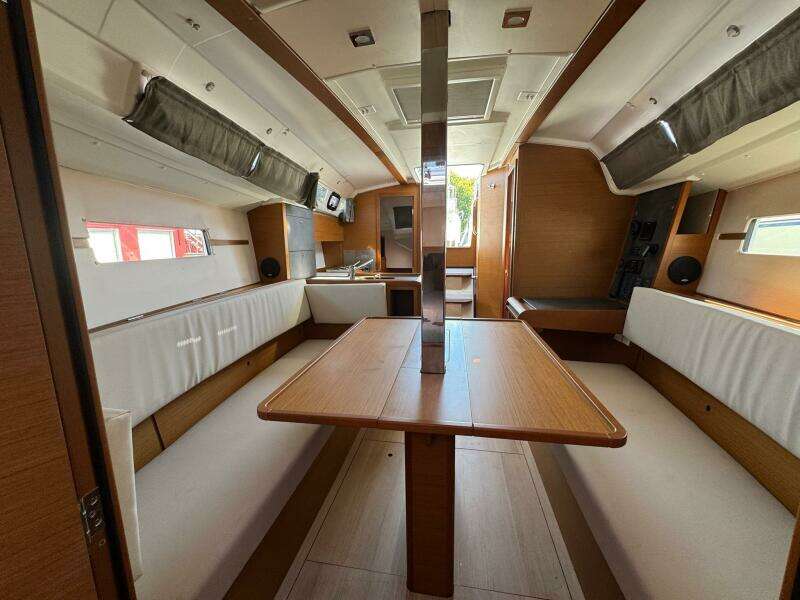 34ft Jeanneau Yacht For Sale
