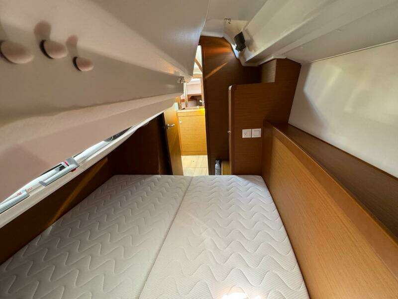 34ft Jeanneau Yacht For Sale