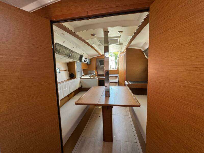 34ft Jeanneau Yacht For Sale