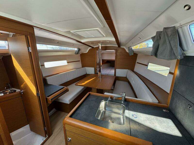 34ft Jeanneau Yacht For Sale