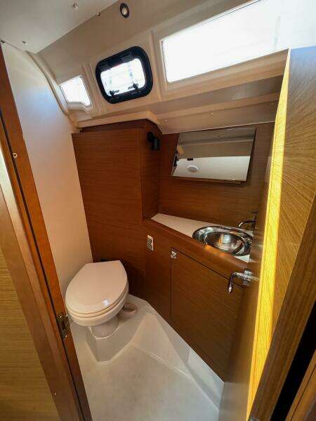 34ft Jeanneau Yacht For Sale