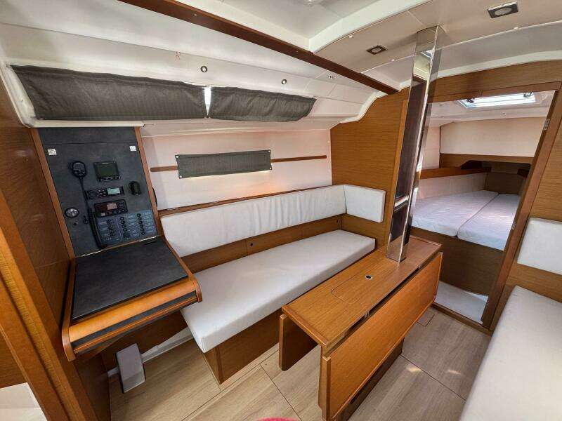 34ft Jeanneau Yacht For Sale