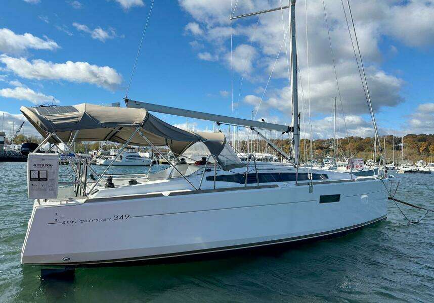 Messin  About 34ft Jeanneau Yacht For Sale